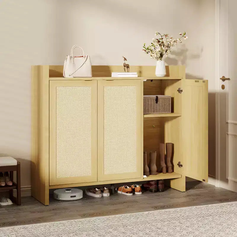 Meuble à chaussures en rotin, meuble de rangement en bois avec 3 portes et étagères réglables pour entrée, salon, couloir, chêne clair